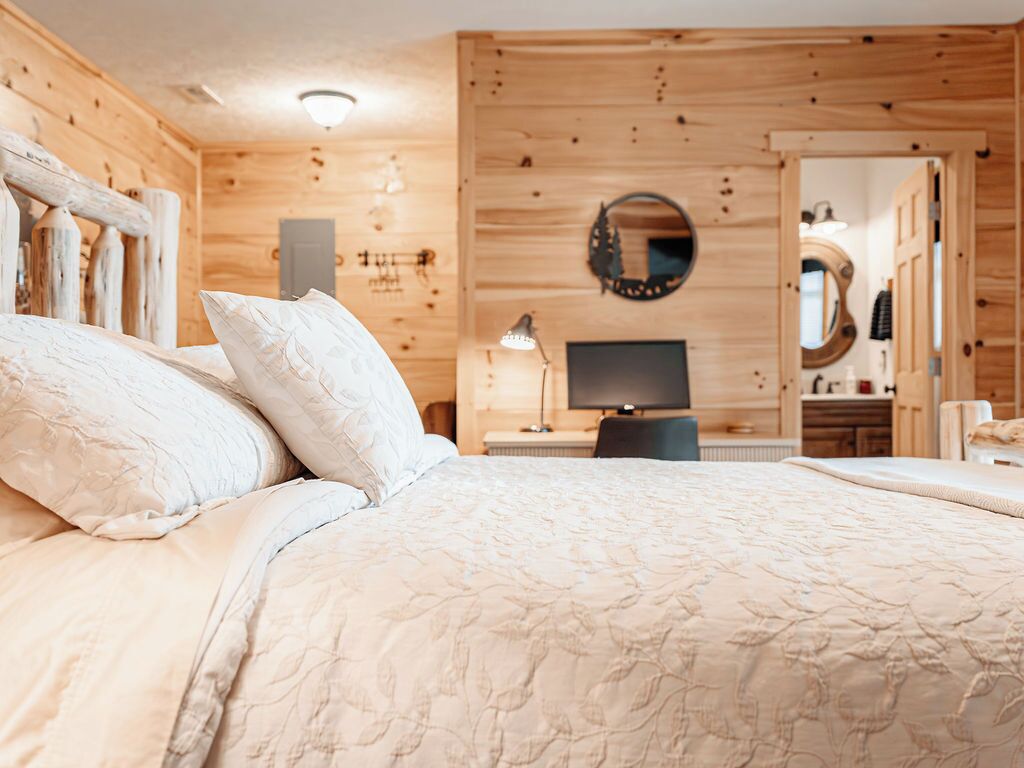 3 bedrooms, desk, free WiFi, bed sheets