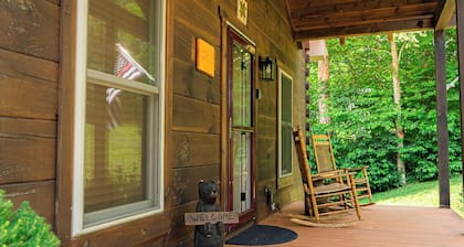 Long Valley Lights Cabin - Amazing View & 2 min. to the Blue Ridge Parkway