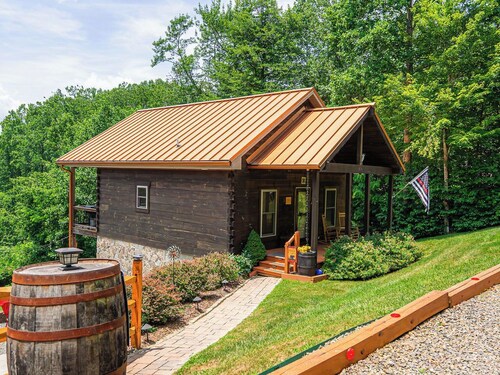 Long Valley Lights Cabin - Amazing View & 2 min. to the Blue Ridge Parkway
