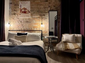 1 slaapkamer, een strijkplank/strijkijzer, wifi, beddengoed