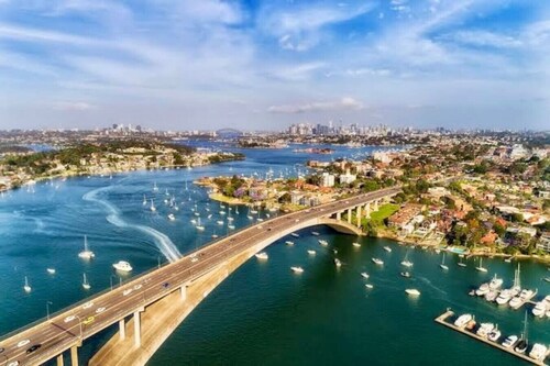 Balmain Village Retreat | Sleeps 5 | AC + Parking | City 3kms