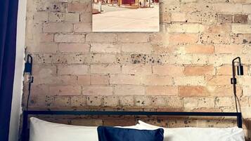 1 habitación, tabla de planchar con plancha, wifi y ropa de cama