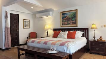 6 bedrooms, iron/ironing board, WiFi, bed sheets