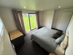 2 quartos, ferros/tábuas de passar roupa, Wi-Fi, roupa de cama