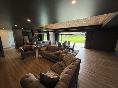 Spacious Rural Two Bedroom still close to town