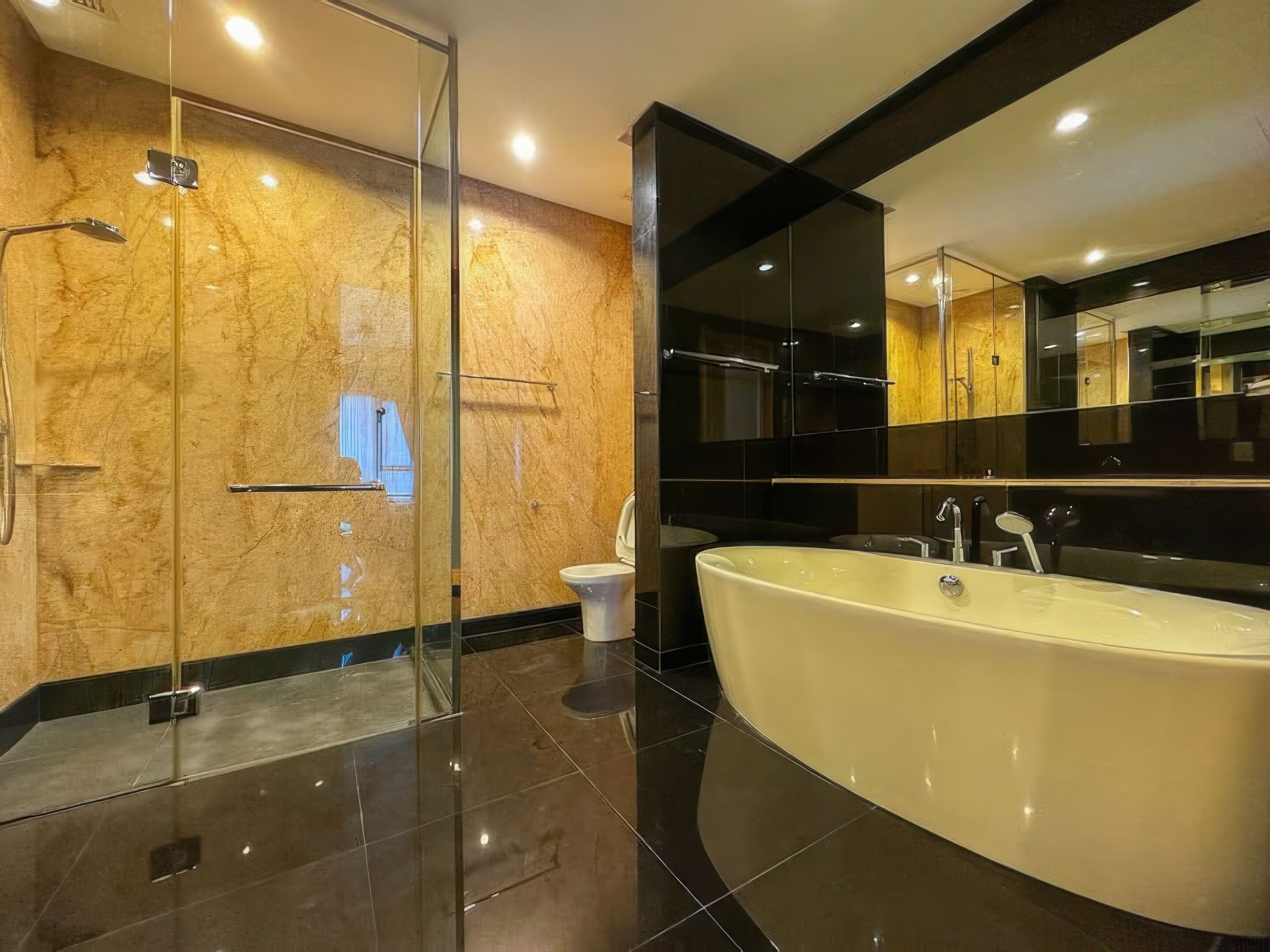 Superior Apartment, 3 Bedrooms, Balcony, City View | Bathroom | Free toiletries, towels, soap, shampoo