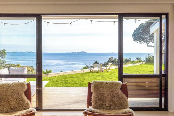 Interior - Waterfront Sanctuary, Oneroa - Now open for Christmas and New Year booking! (Waiheke Island)