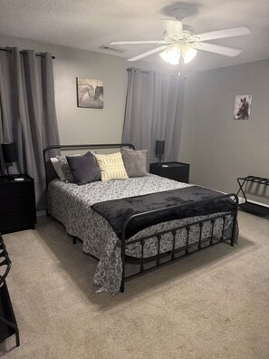 3 bedrooms, desk, iron/ironing board, free WiFi