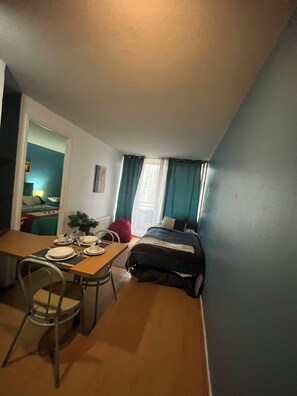 1 bedroom, WiFi, bed sheets