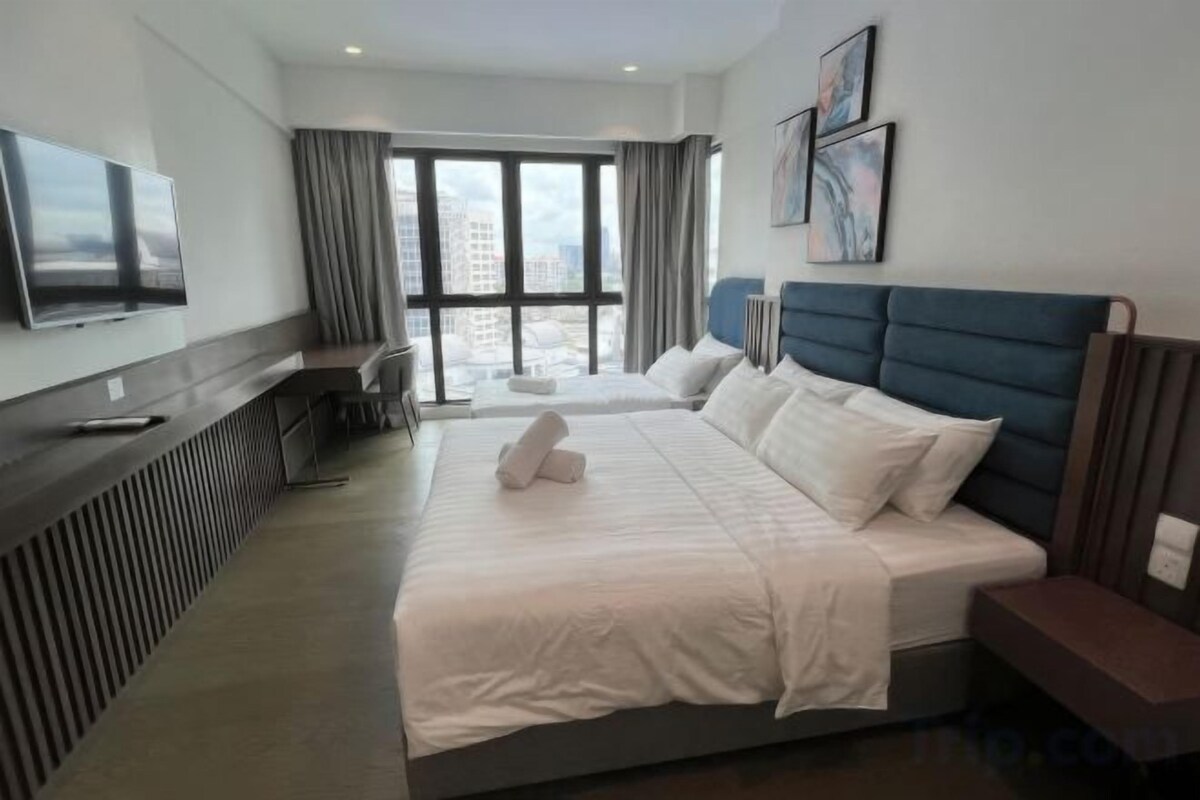 Desk, laptop workspace, WiFi (free), bed sheets