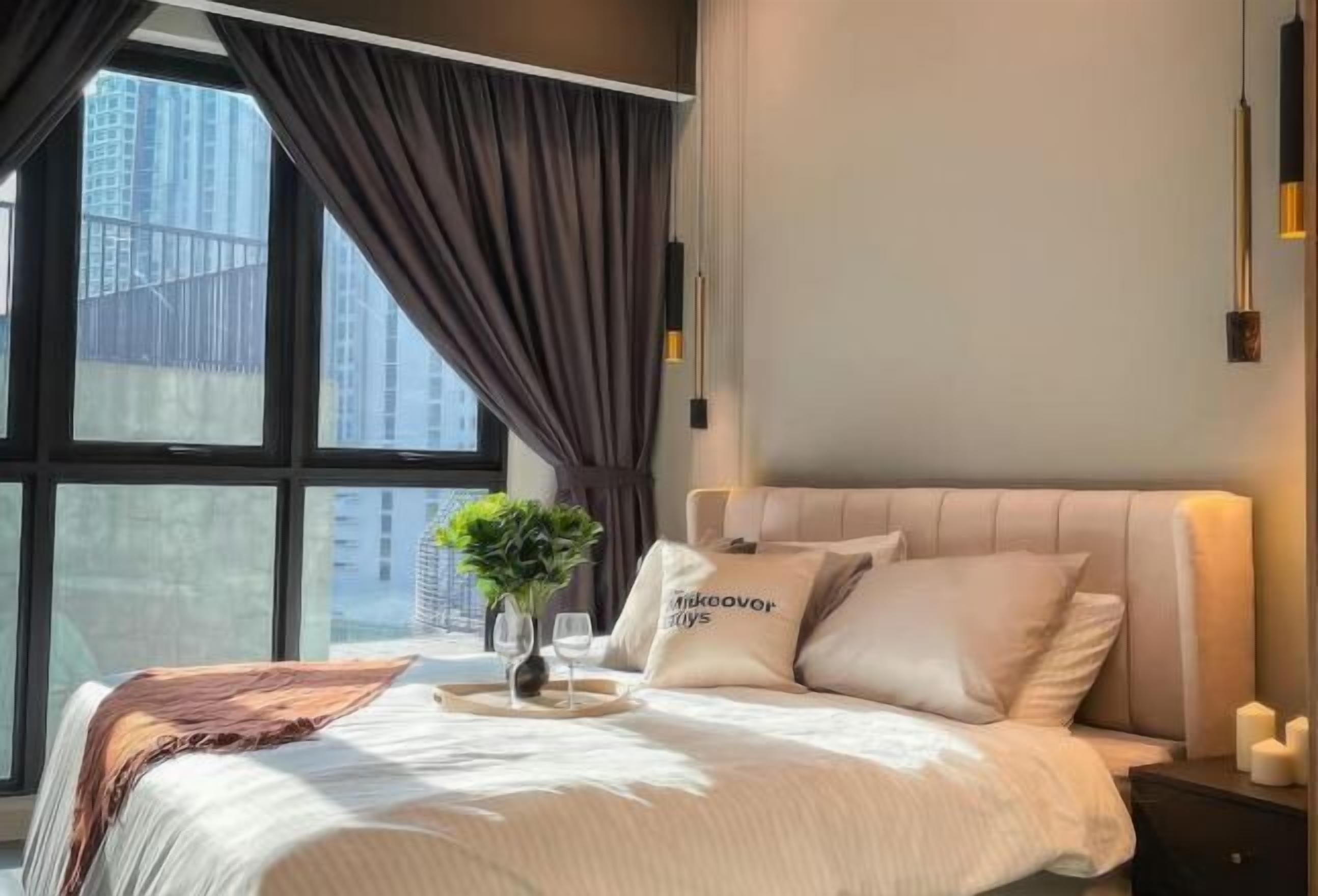 Desk, laptop workspace, free WiFi, bed sheets