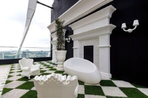 Sun deck