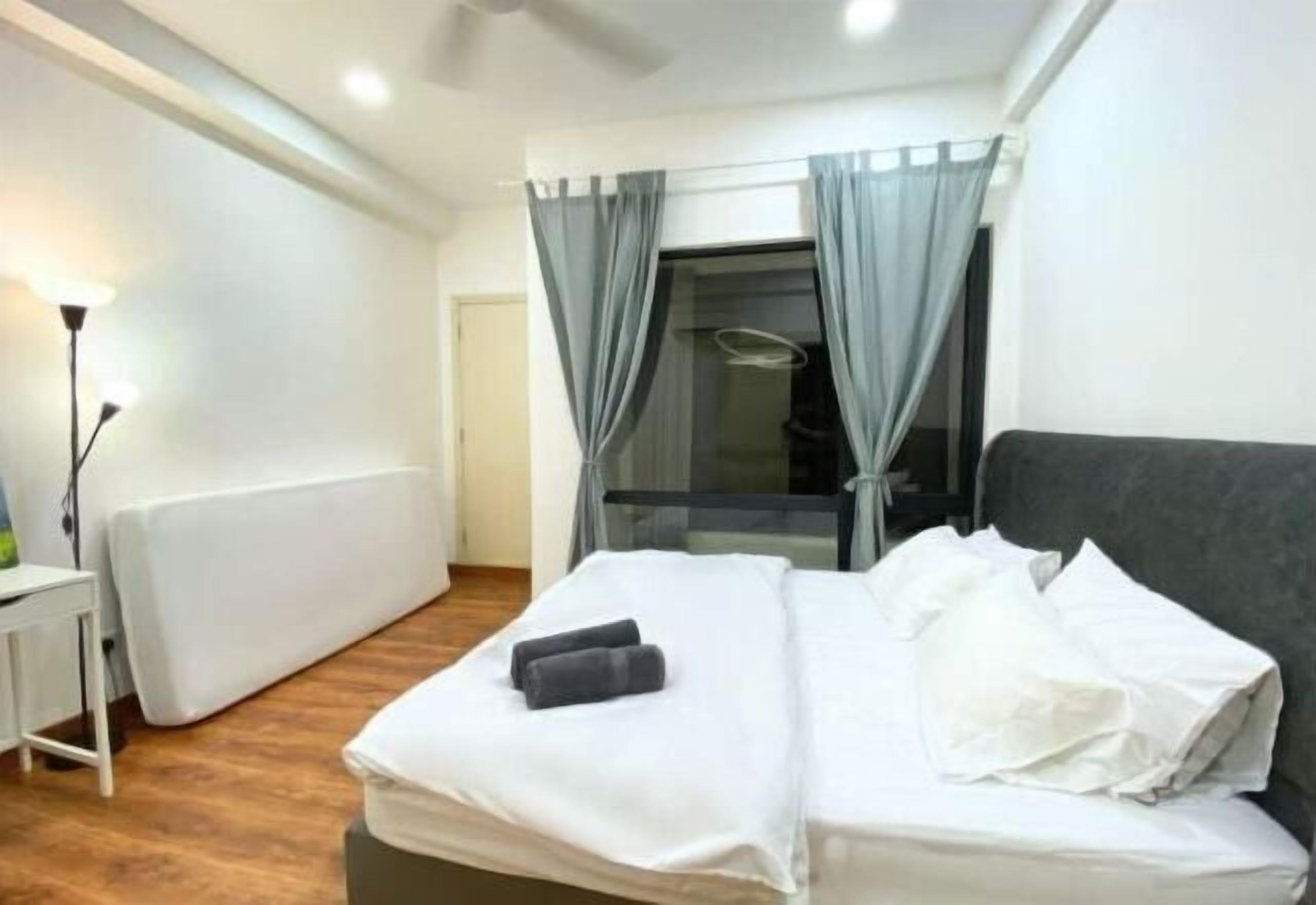 Desk, laptop workspace, free WiFi, bed sheets