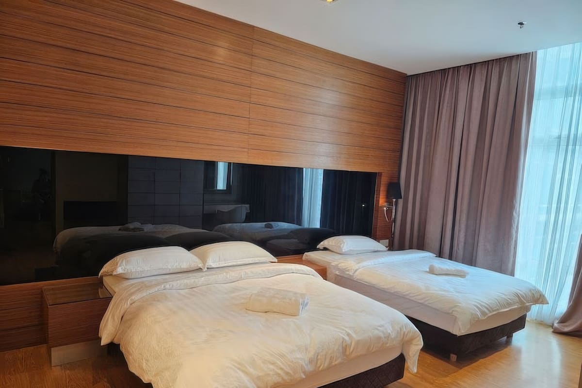 Desk, laptop workspace, free WiFi, bed sheets