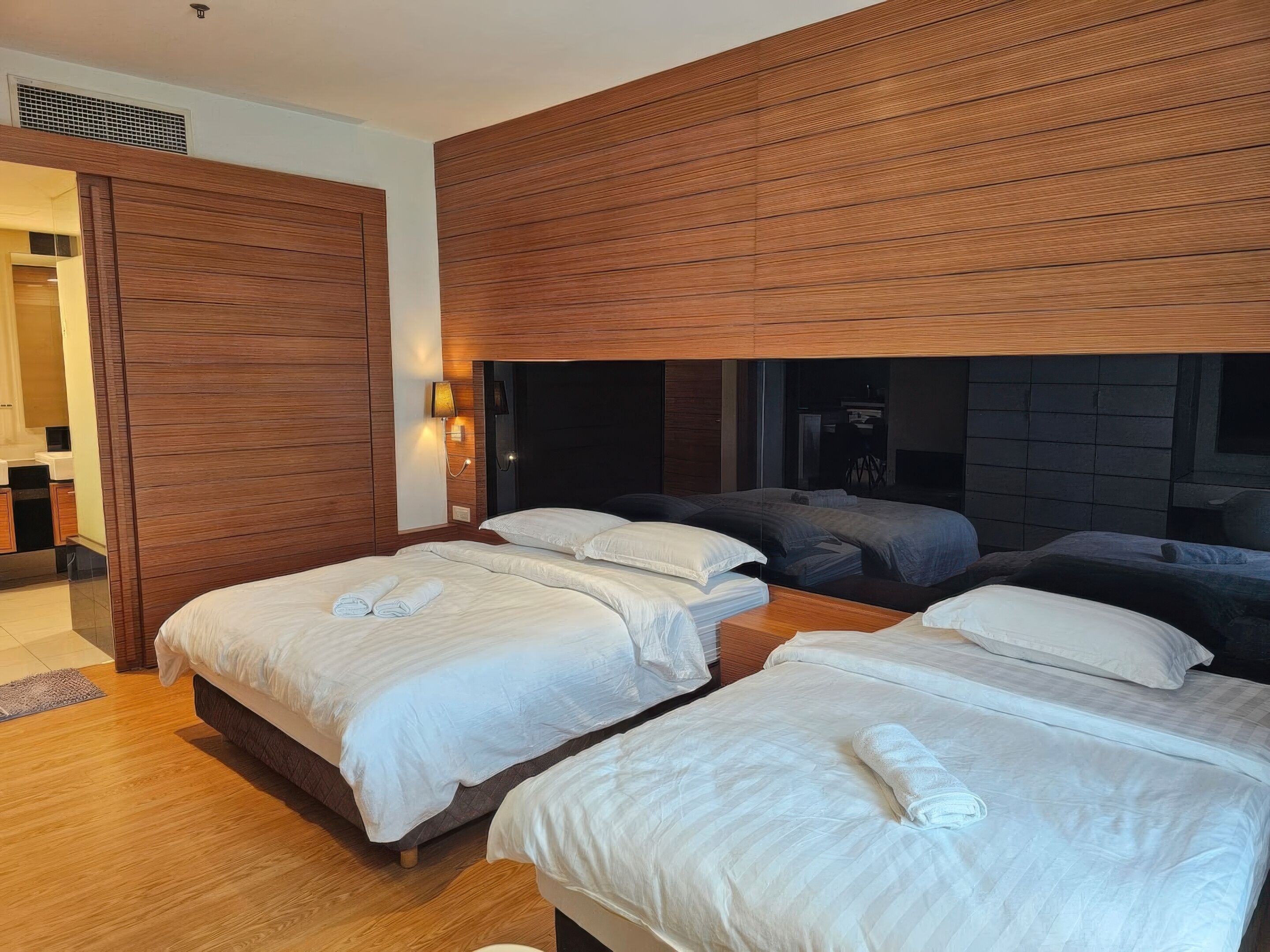 Superior Apartment, 2 Bedrooms, Kitchen, City View | Desk, laptop workspace, free WiFi, bed sheets