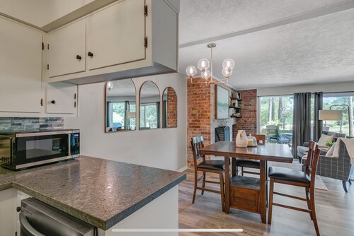 New Listing! Cozy 2-bedroom 3-bath condo on hole 3 of Rayburn Country Club