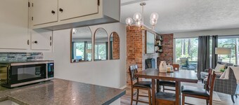 New Listing! Cozy 2-bedroom 3-bath condo on hole 3 of Rayburn Country Club