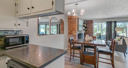 New Listing! Cozy 2-bedroom 3-bath condo on hole 3 of Rayburn Country Club