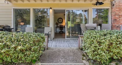 New Listing! Cozy 2-bedroom 3-bath condo on hole 3 of Rayburn Country Club