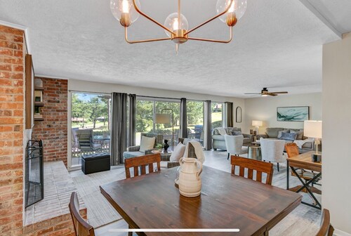 New Listing! Cozy 2-bedroom 3-bath condo on hole 3 of Rayburn Country Club