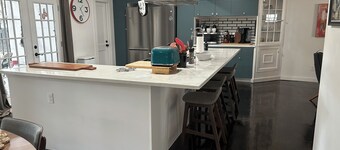 Charming 2-bedroom house with WiFi, AC in welcoming Monroe