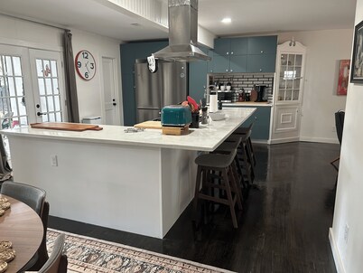 Charming 2-bedroom house with WiFi, AC in welcoming Monroe