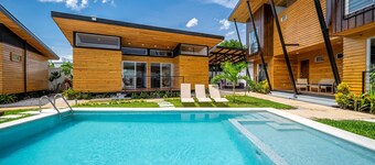 Peaceful condo with pool access, outdoor grill area, WiFi & central AC