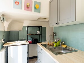 Fridge, oven, cookware/dishes/utensils