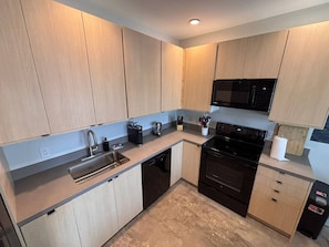 Fridge, microwave, stovetop, dishwasher