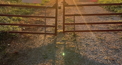 Charming farmhouse with AC in Shawnee National Forest- 3 bedrooms