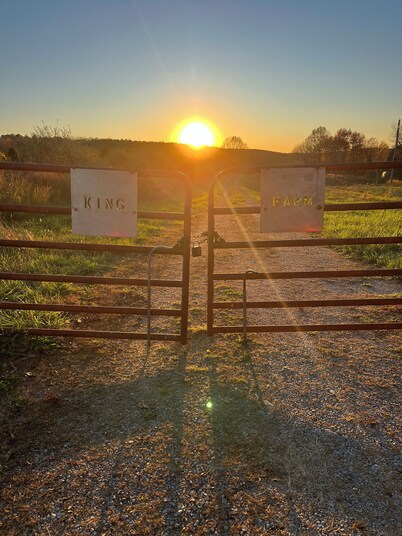Charming farmhouse with AC in Shawnee National Forest- 3 bedrooms