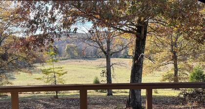 Charming farmhouse with AC in Shawnee National Forest- 3 bedrooms