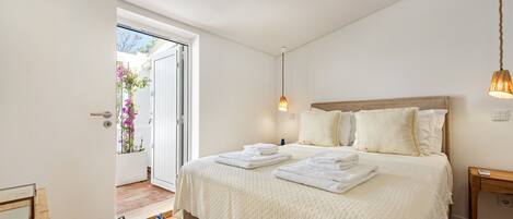 2 bedrooms, in-room safe, iron/ironing board, free WiFi