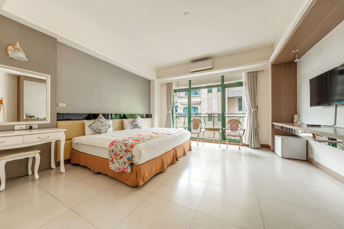 Double Room with Balcony | Free WiFi, bed sheets
