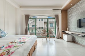 Chambre double, balcon | Accès au Wi-Fi (inclus), literie fournie