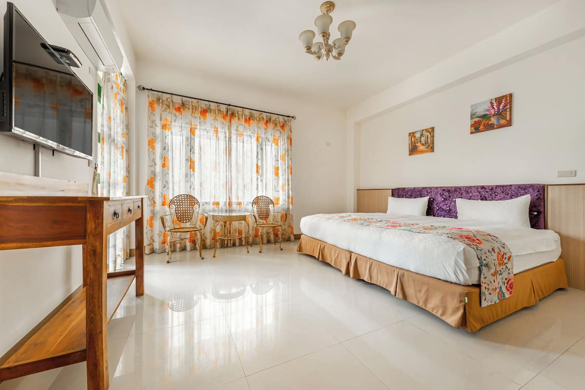 Queen Room | Free WiFi, bed sheets