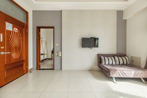 Chambre double, 1 grand lit, balcon | Accès au Wi-Fi (inclus), literie fournie