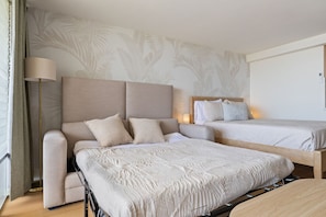 Desk, iron/ironing board, WiFi, bed sheets