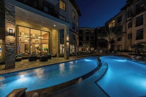 Outdoor pool - Spacious 2BR Condo at 7 Seventy (Houston)