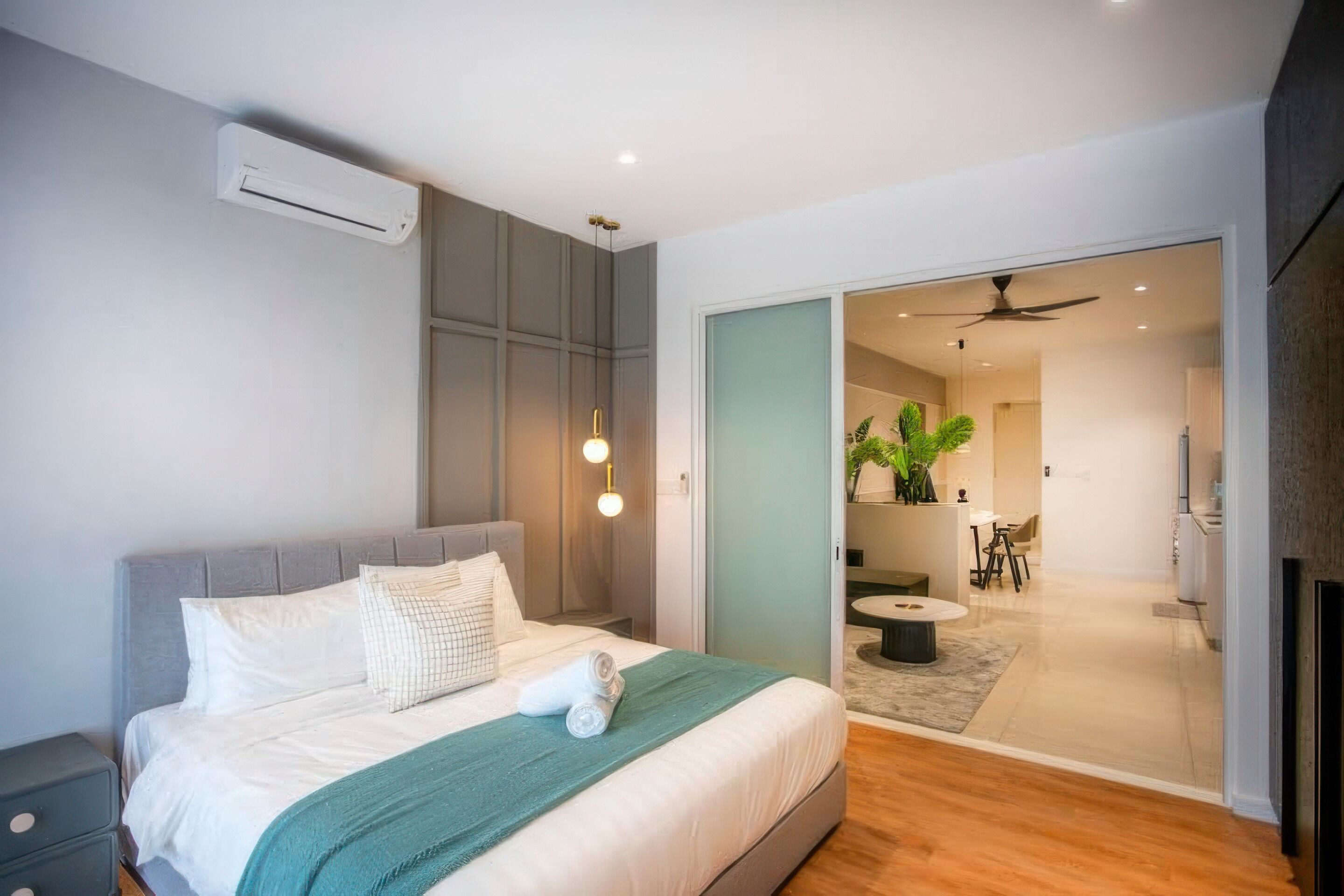 Desk, laptop workspace, free WiFi, bed sheets