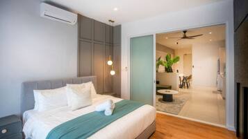 Desk, laptop workspace, free WiFi, bed sheets