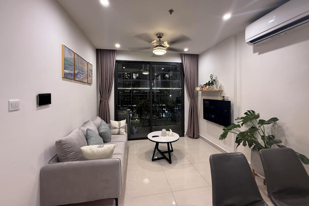 Apartamento básico | Minibar (con algunos artículos gratuitos) y escritorio