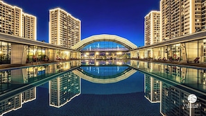 Hồ bơi trong nhà, hồ bơi ngoài trời