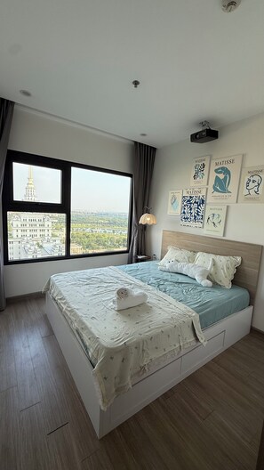 Deluxe Apartment | Free minibar items, desk, laptop workspace, soundproofing - Moon Homestay 96 (Hanoi)