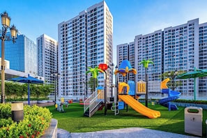 Khu vui chơi trẻ em - ngoài trời