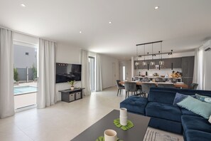 Honeymoon Villa, Multiple Bedrooms, Mountainside (Villa Ivona di San Lorenzo Private) | Living area | 21-inch flat-screen TV with digital channels