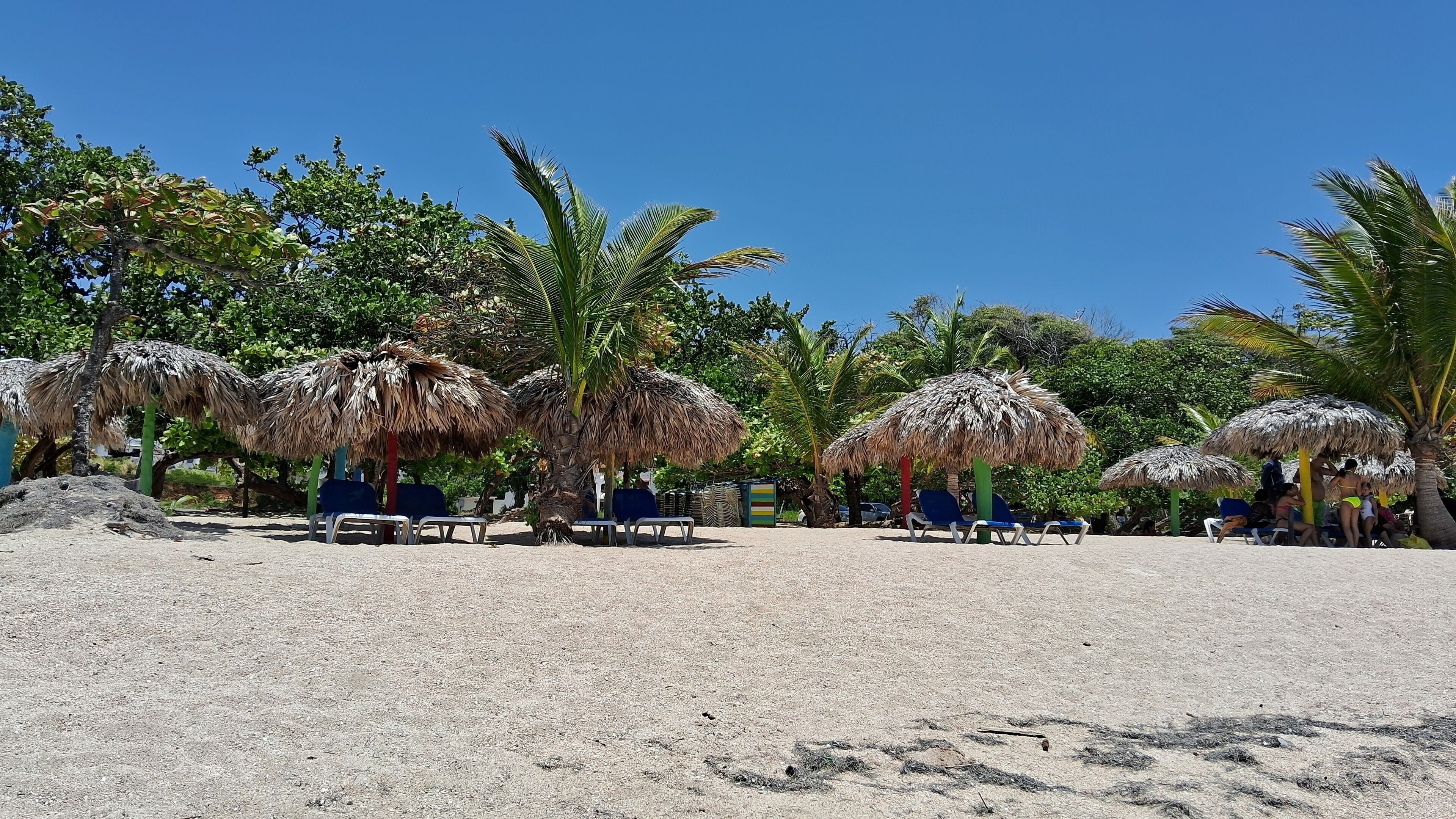 Perto da praia, areia branca 