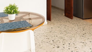 Apartment, 1 Bedroom, Partial Ocean View | Dining room