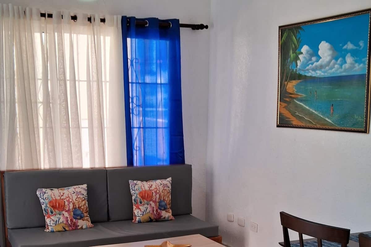 Appartement, 2 slaapkamers, patio | Woonkamer