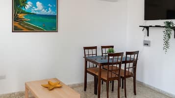 Apartamento, 2 quartos, varanda | Sala de jantar